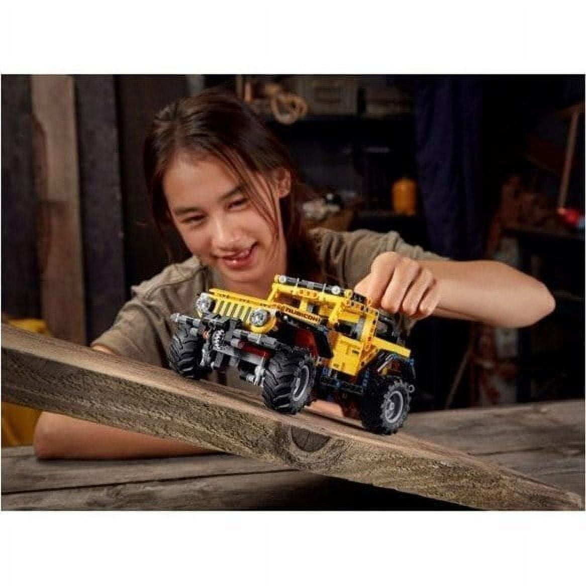 LEGO 42122 Technic Jeep Wrangler 4x4 Toy Car, Off Roader SUV Model Building Set